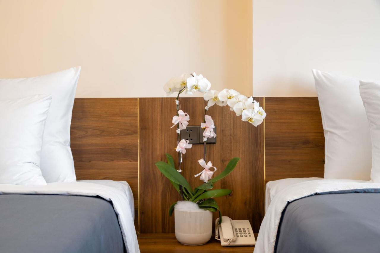 Avenis Hotel Дананг Екстер'єр фото